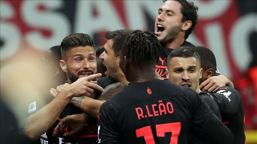 AC Milan vence Torino e sobe à liderança da Serie A AC Milan vence Torino e sobe à liderança da Serie A