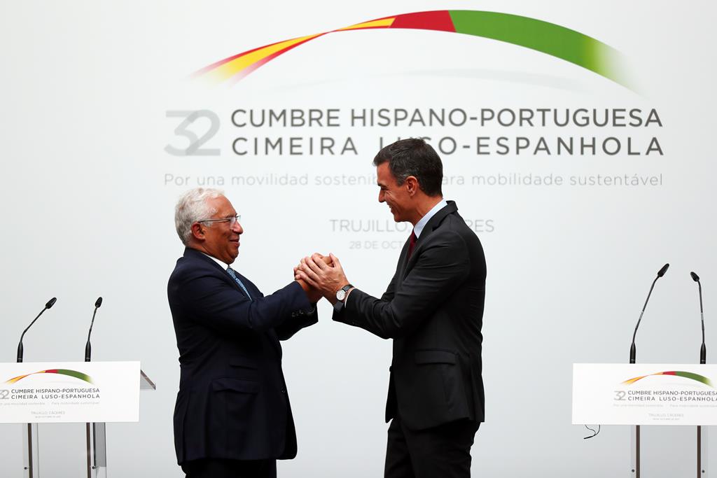 António Costa e Pedro Sánchez na 32.ª Cimeira Luso-Espanhola. Foto: Nuno Veiga/Lusa