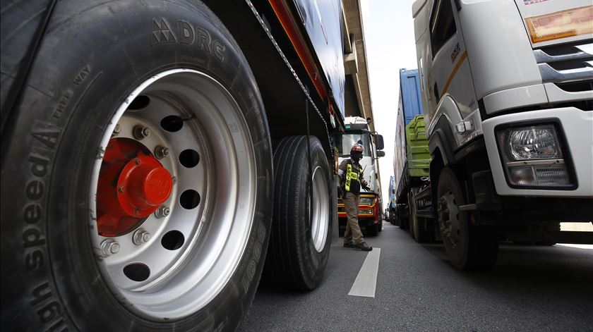 Camioneros multados.  IMT anuncia plan para resolver "anomalías técnicas" en tarjetas de tacógrafo