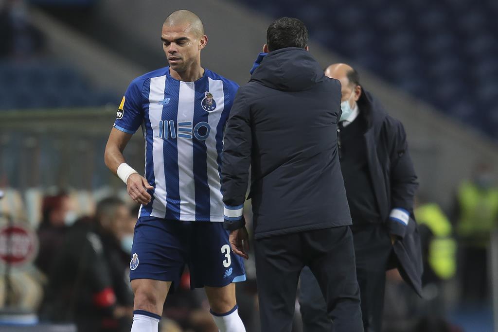 Pepe saiu lesionado durante o FC Porto-Braga. Foto: Manuel Fernando Araujo/Lusa