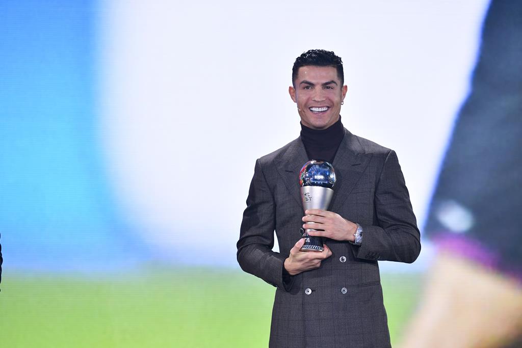 Cristiano Ronaldo concorre a premio de melhor do mundo em 2023 e é