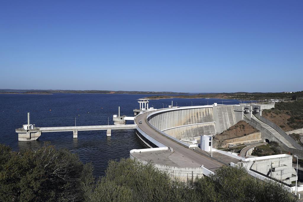 Maior reservatório artificial de água da Europa começou a encher a 8 de fevereiro de 2022. Foto: Nuno Veiga/Lusa