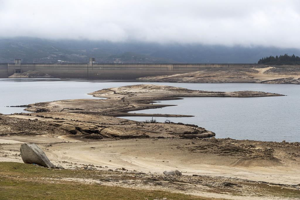 Seca em Montalegre, não há memória de tão pouca água na barragem do Alto Rabagão. Foto: José Coelho/Lusa