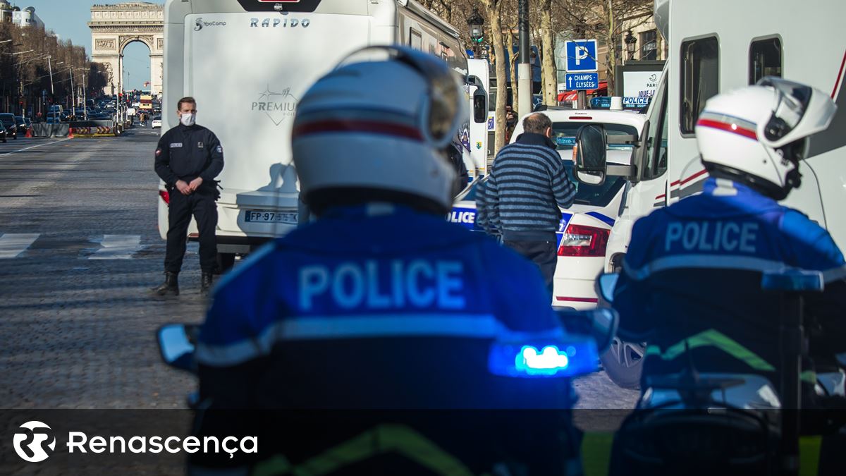 France.  Une fille de 12 ans retrouvée morte dans une valise