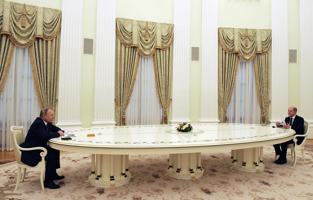 Vladimir Putin recebeu chanceler alemão Olaf Scholz, em Moscovo. Foto: Kremlin