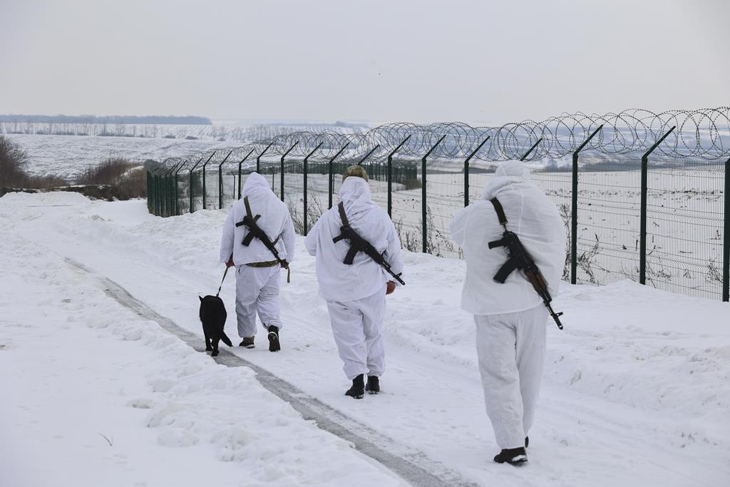 guardas ucranianos patrulham fronteira entre Ucrânia e Rússia perto de Kharkiv Foto: Sergey Kozlov/EPA