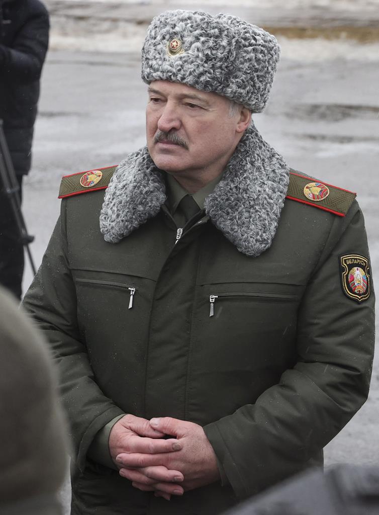 Alexander Lukashenko assiste ao exercício militar conjunto com a Rússia. Foto: Presidência bielorrussa/EPA