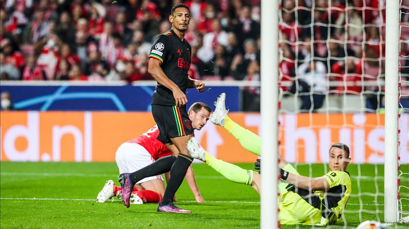 Sebastien Haller marcou pelo Ajax ao Benfica. Foto: José Sena Goulão/Lusa