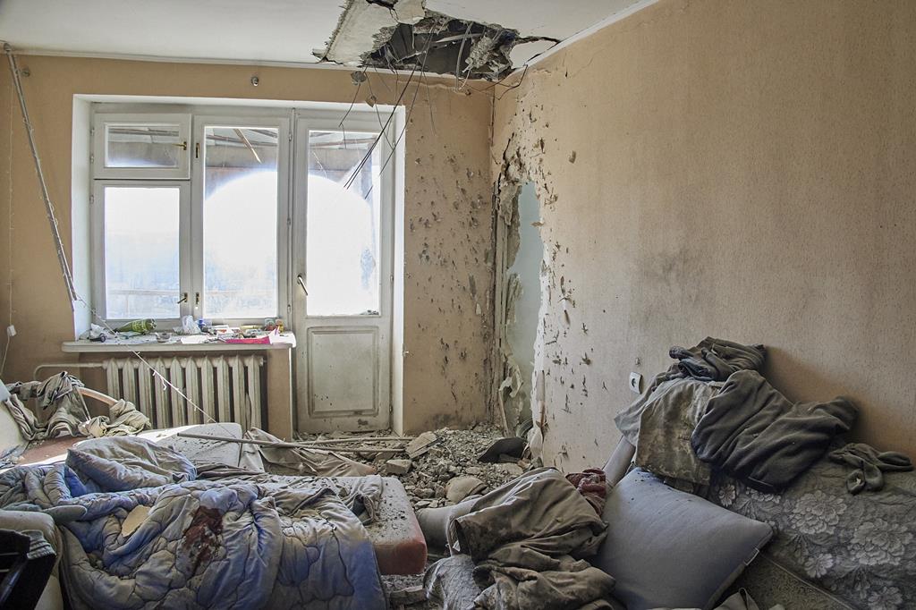 Destruição em Kharkiv. Foto: Sergey Kozlov/EPA