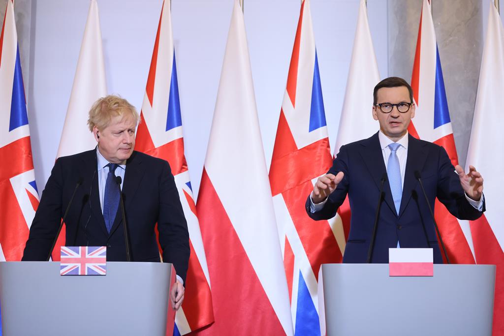 Primeiro-ministro britânico, Boris Johnson, com primeiro-ministro polaco, Mateusz Morawiecki. Foto: Leszek Szymanski/EPA
