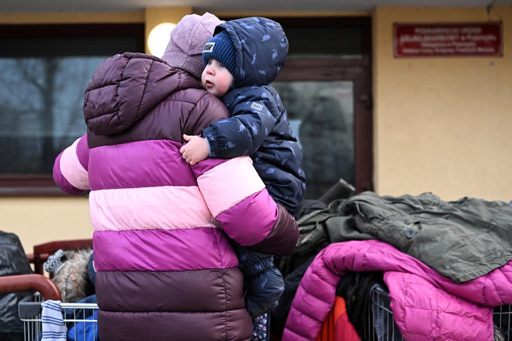 refugiados ucranianos na estação de Przemysl na Polónia Foto: Darek Delmanowicz/EPA