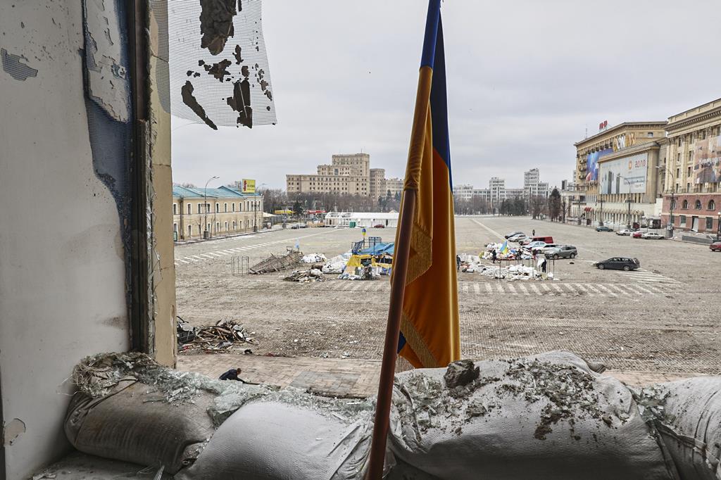Rússia bombardeia cidade de Kharkiv na Ucrânia Foto: Sergey Kozlov/EPA