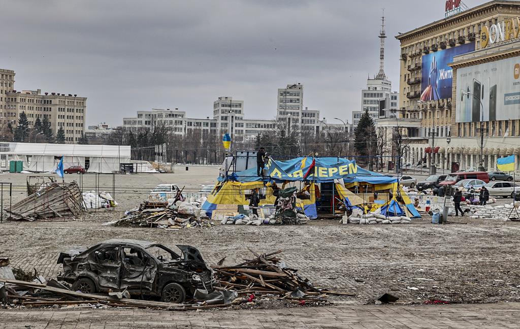 Rússia bombardeia cidade de Kharkiv na Ucrânia. Foto: Sergey Kozlov/EPA