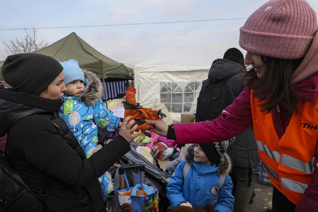 Refugiados ucranianos na fronteira de Shehyni-Medyka na Polónia. Foto: Miguel A. Lopes/Lusa