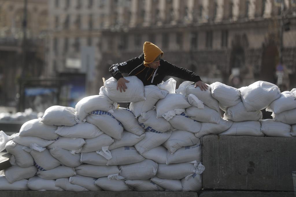 Kiev durante invasão russa Foto: Zurab Kurtsikidze/EPA