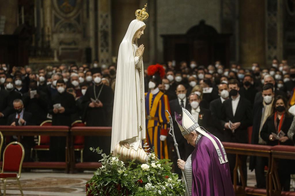 Papa Francisco consagra Rússia e Ucrânia ao Imaculado Coração de Maria, numa celebração no Vaticano. Foto: Fabio Frustaci/EPA