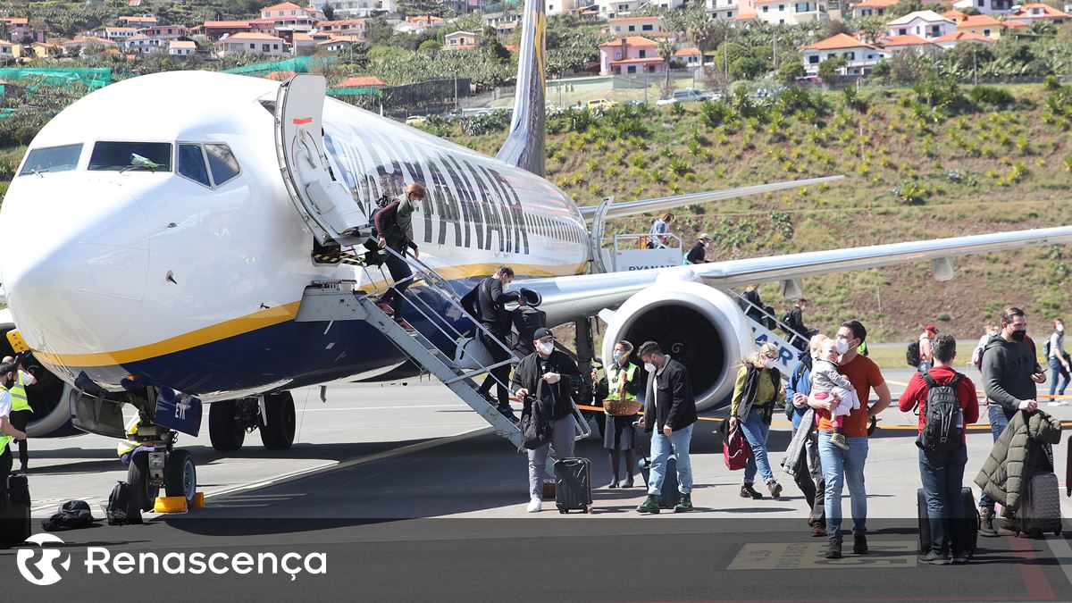 Avião falha aterragem no Funchal por duas vezes devido ao mau tempo