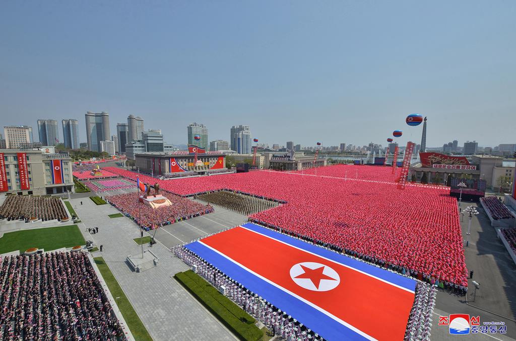 Coreia do Norte - celebrações em Pyongyang do 110 aniversário do avô Kim Il Sung. Foto: KCNA/EPA