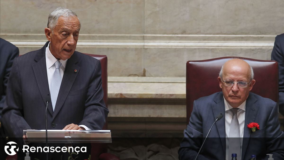 Marcelo enaltece capitães de Abril "pense-se o que se pensar sobre o que foram antes e depois"