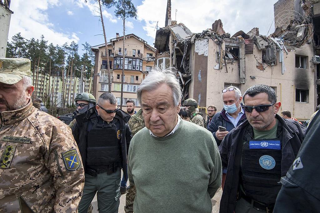 António Guterres esta quinta-feira, durante a visita à cidade de Irpin. Foto: Eskinder Debebe/Lusa