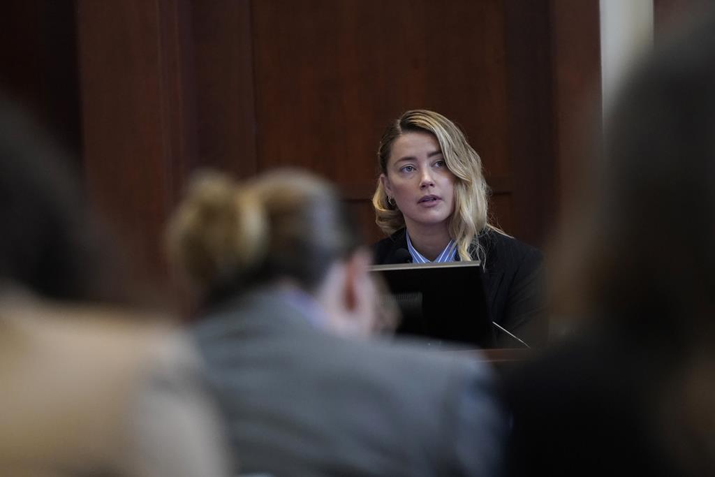 Amber Heard durante o seu depoimento em tribunal. Foto: Elizabeth Frantz/EPA