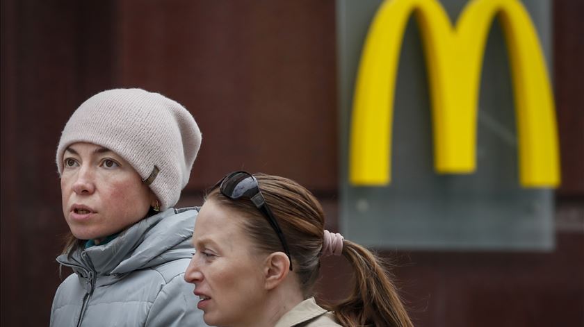 Mãe e filha "vivem" num McDonald