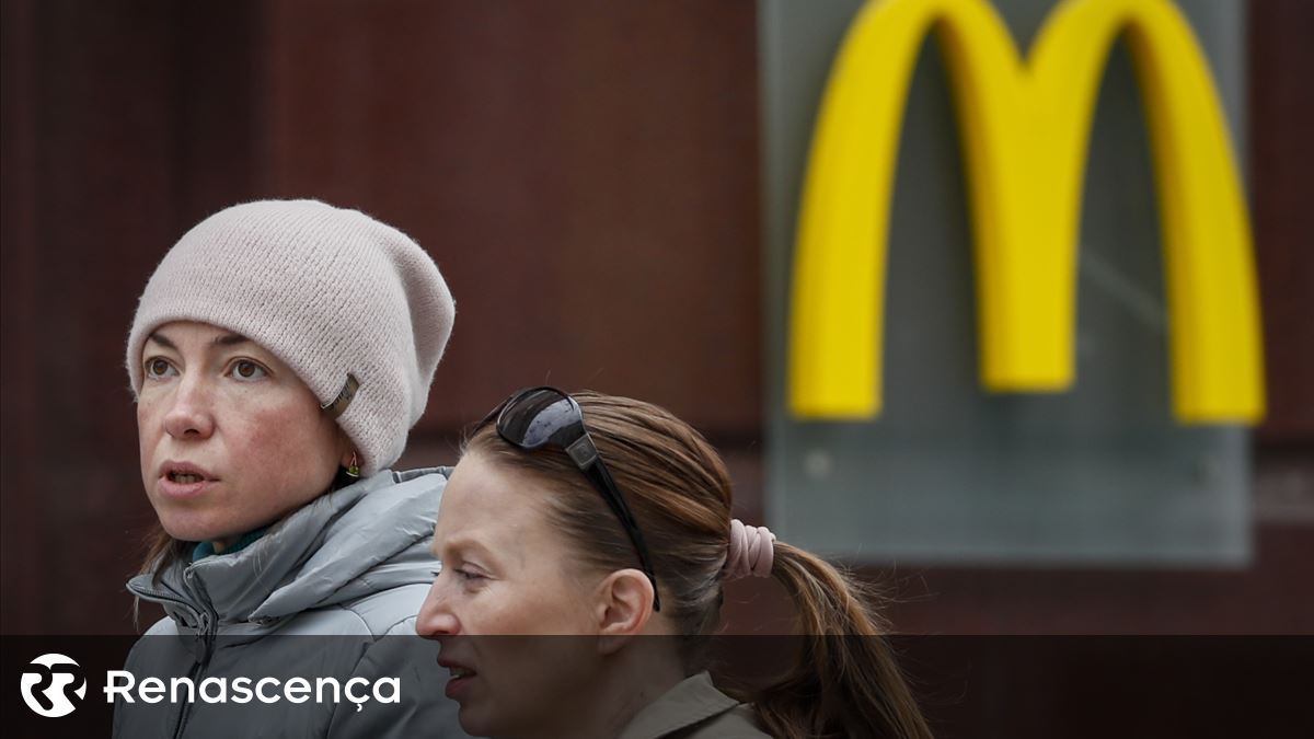 Mãe e filha "vivem" num McDonald's há vários meses