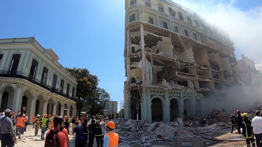 explosão no Hotel Saratoga em Havana, Cuba (06/05/2022) Foto: Ernesto Mastrascusa/EPA