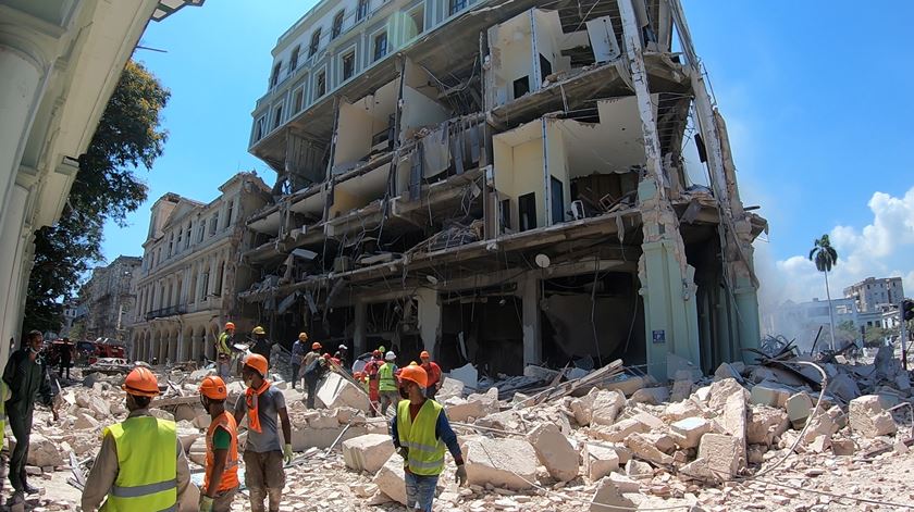Explosão no Hotel Saratoga em Havana, Cuba (06/05/2022). Foto: Ernesto Mastrascusa/EPA