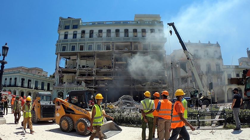 explosão no Hotel Saratoga em Havana, Cuba (06/05/2022). Foto: Ernesto Mastrascusa/EPA