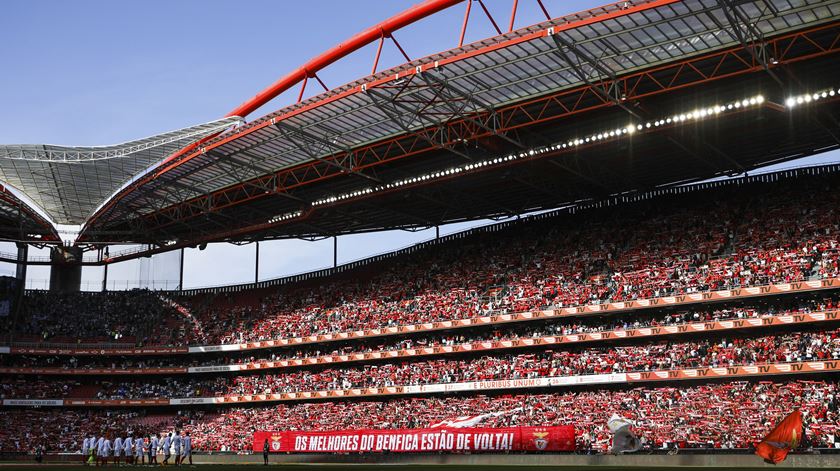 Afinal, "em quem devemos acreditar?": as dúvidas de Camilo Lourenço sobre o momento do Benfica