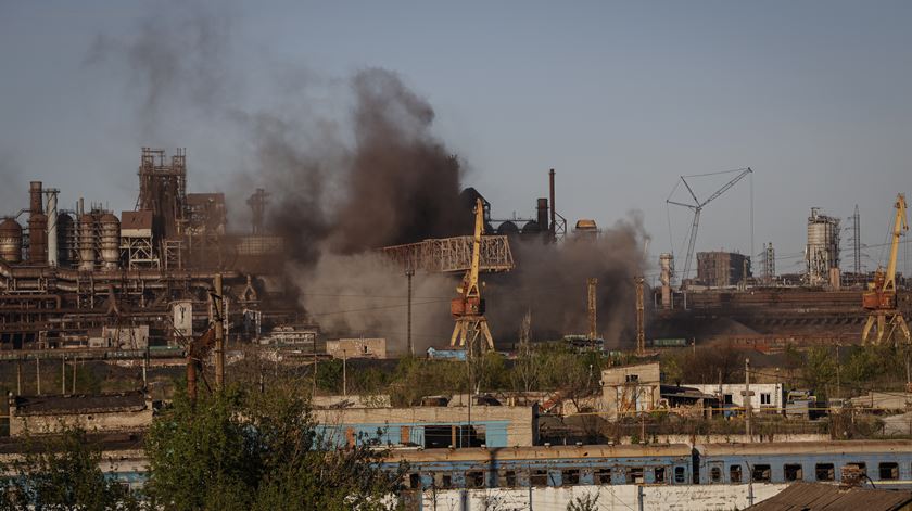guerra na Ucrânia - complexo industrial de Azovstal em Mariupol Foto: Alessandro Guerra/EPA
