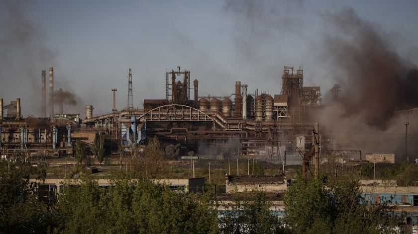 guerra na Ucrânia - complexo industrial de Azovstal em Mariupol Foto: Alessandro Guerra/EPA