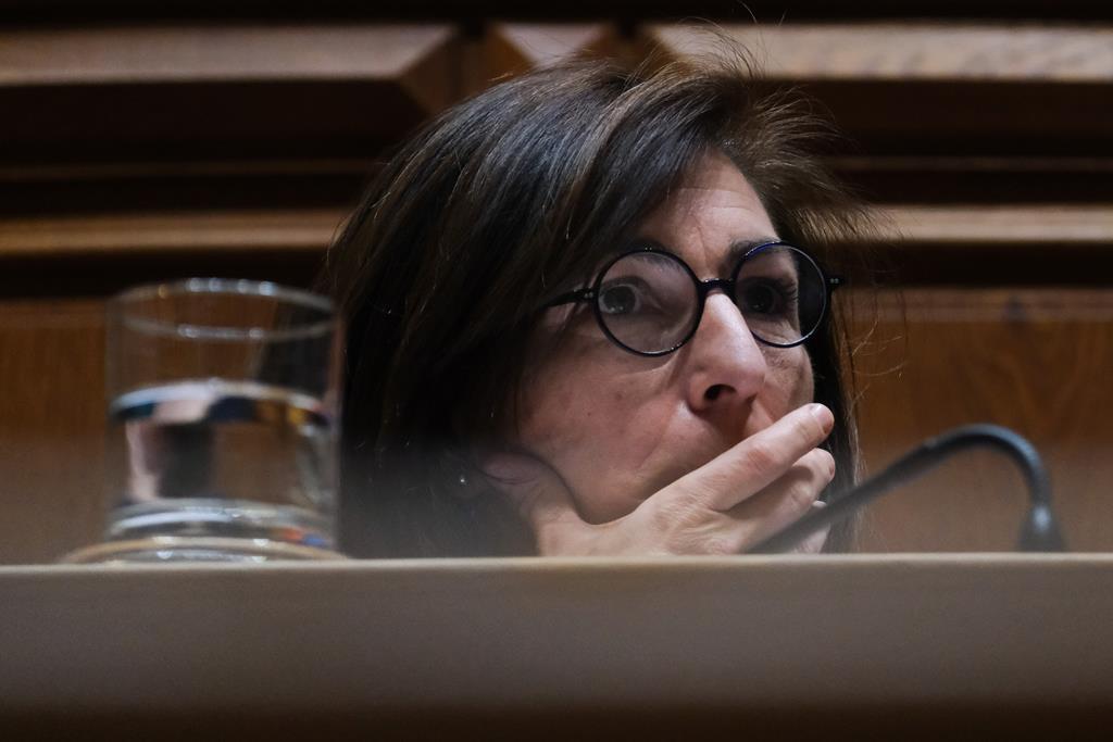 Ana Catarina Mendes está no Parlamento para falar sobre o OE2022, mas os deputados preferem discutir o caso de Setúbal. Foto: Mário Cruz/Lusa
