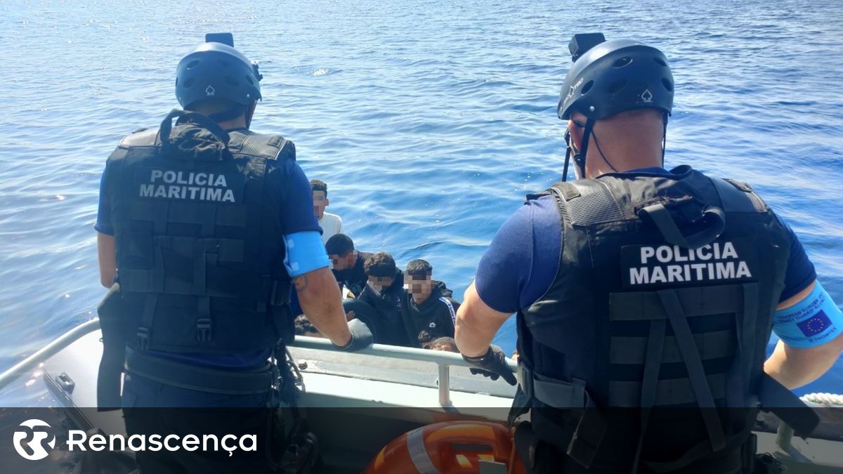 Polícia Marítima resgata 18 migrantes ao largo da ilha de Lesbos na Grécia