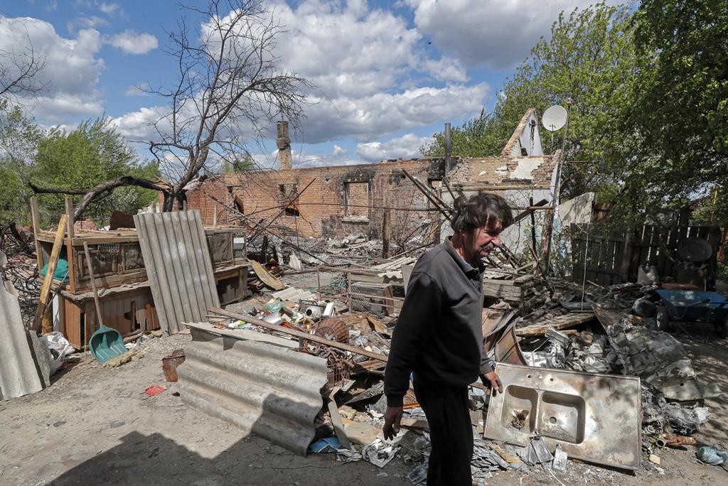 guerra na Ucrânia - destruição em Kozarovychi  Foto: Sergey Dolzhenko/EPA