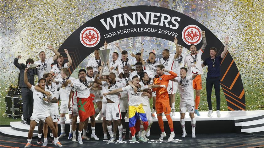 Eintracht Frankfurt conquista Liga Europa contra Rangers. Foto: José Manuel Vidal/EPA
