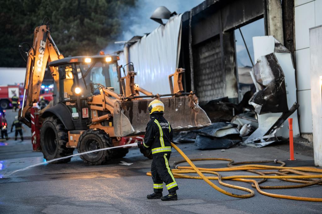 Incêndio na fábrica ERT em São João da Madeira sem feridos. Foto: Rui Manuel Farinha/Lusa