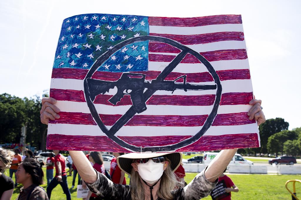Protesto contra as armas de assalto em Washington. Foto: Michael Reynolds/EPA
