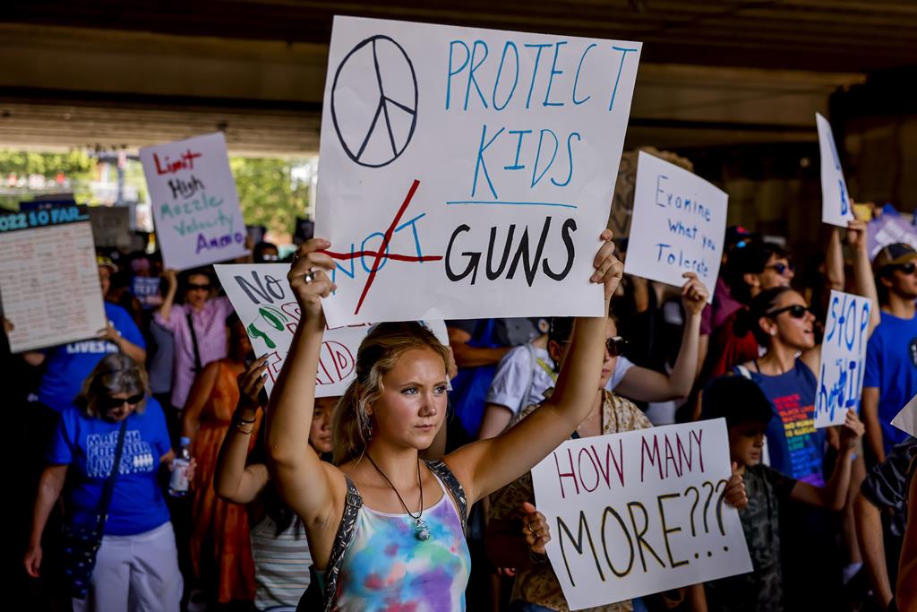 Manifestação exige menos armas. Foto: Erik S. Lesser/EPA