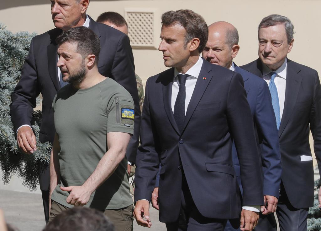 Fotografia de arquvio quando Emmanuel Macron visitou Kiev em junho de 2022. Foto: Sergey Dolzhenko/EPA