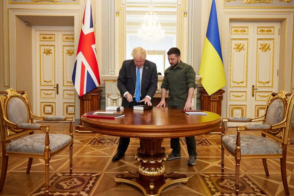 Boris Johnson encontra-se com Volodymyr Zelenskiy Zelensky em visita surpresa a Kiev Foto: Presidência da Ucrânia