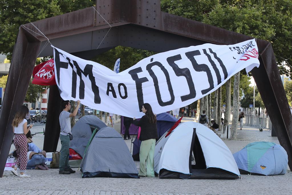 Jovens protestam à margem da Conferência dos Oceanos, no Parque das Nações Foto: Manuel De Almeida/Lusa