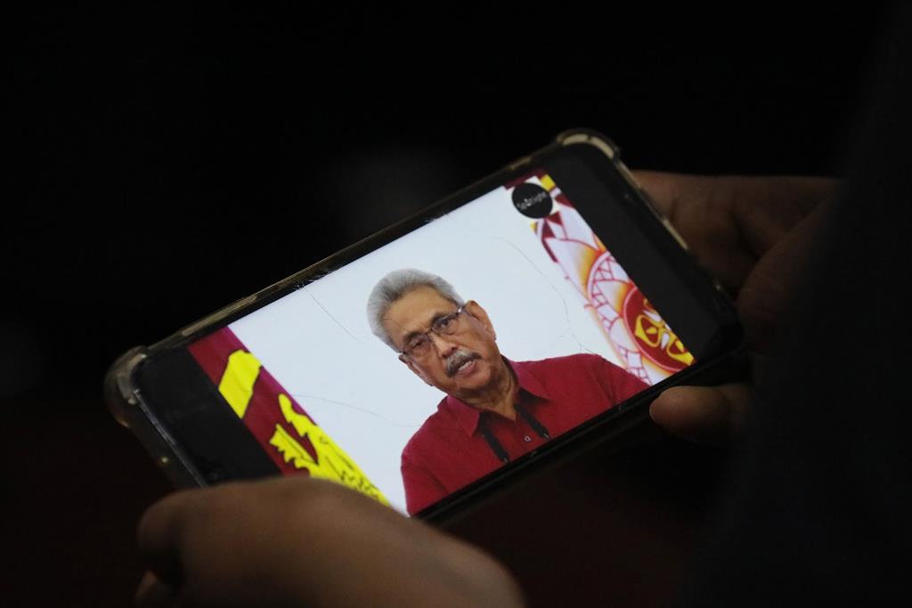 Rajapaksa anunciou a sua renúncia após pressões de múltiplas frentes. Foto: Chamila Karunarathne/EPA