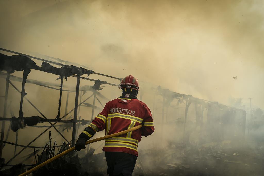 Incêndio na freguesia de Aventeira, no concelho de Alvaiázere, distrito de Leiria. Foto: Nuno André Ferreira/Lusa