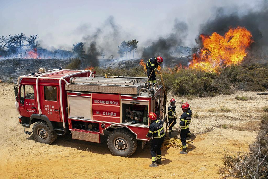 incêndios julho 2022 - incêndio em Gambelas, Almancil. Foto: Duarte Drago/Lusa