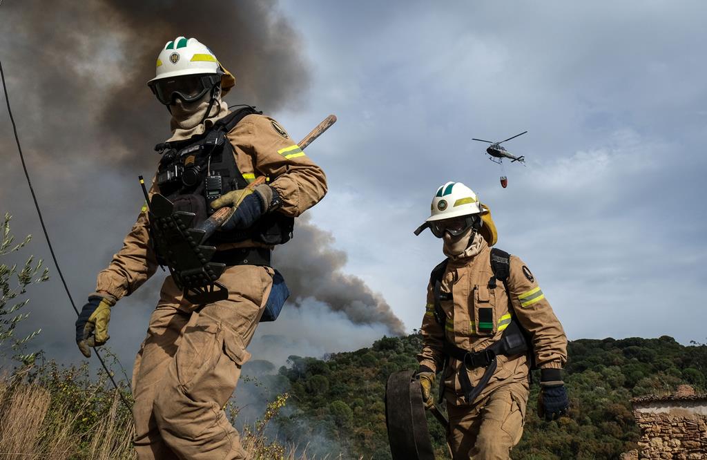 Bombeiros no incêndio de Palmela. Foto: Rui Minderico/Lusa