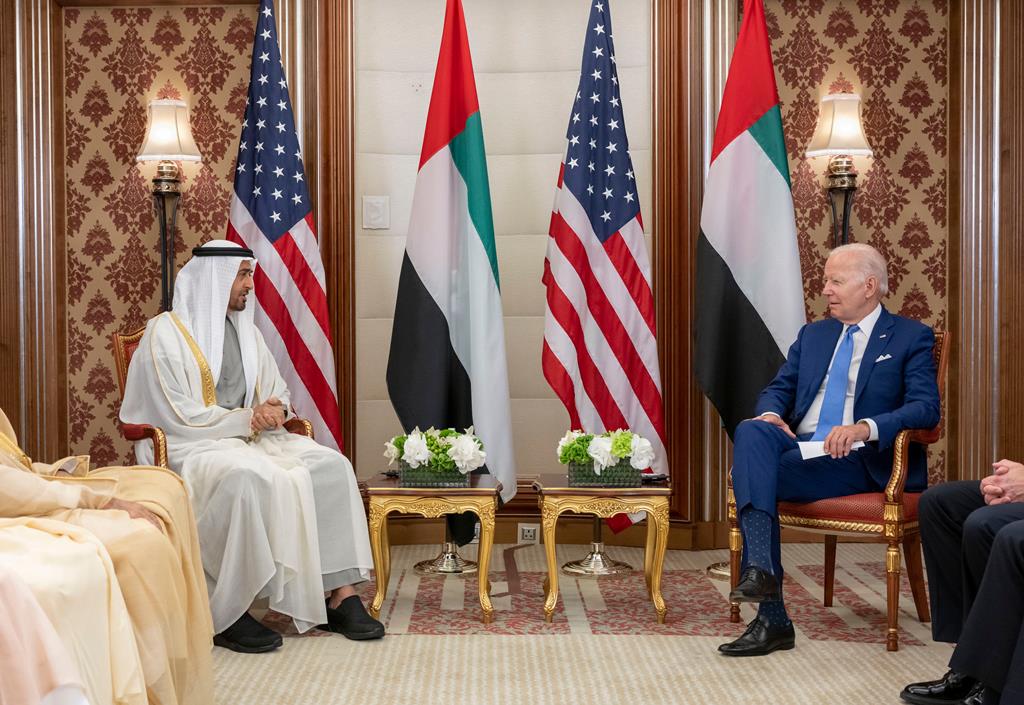 Joe Biden reúne-se com o príncipe herdeiro saudita, Mohamed bin Salmán, na Arábia Saudita Foto: Ministry Presidential Affairs Handout/EPA