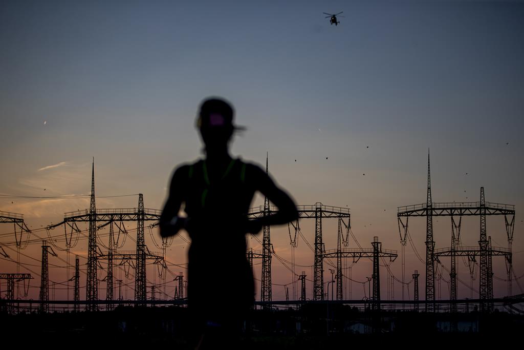 Segundo o Banco Mundial, o mundo está a enfrentar "um recente abrandamento do ritmo global de eletrificação". Foto: Martin Divisek/EPA