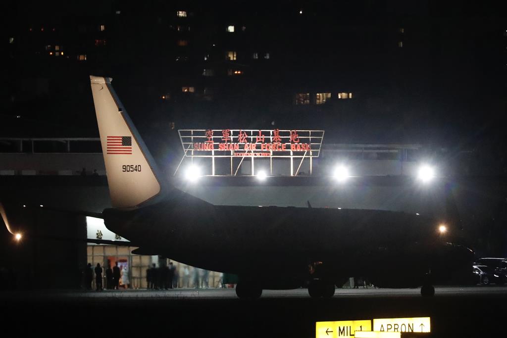 Avião que transportou Nancy Pelosi a Taiwan. Foto: Ritchie B. Tongo/EPA
